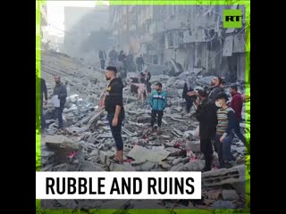 Gazans search through debris after strike on Jabalia refugee camp