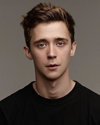 каково быть артистом. было сложно но я пофапал мем. трудно быть актером. трудно быть актером. тимофей елецкий актёр.