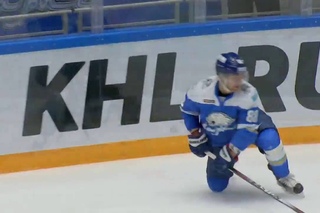 Linesman Evgeny Pronskikh serves huge hit on Rymarev