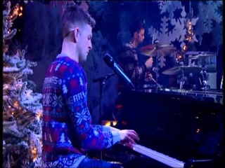 ED SHEERAN PERFORMS THINKING OUT LOUD ON CHRISTMAS TOTP 2014