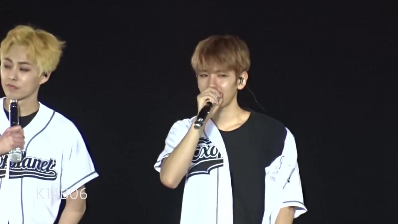 FANCAM 170211 The EXOr DIUM in HK Baekhyun teachs DAB dance and comeback