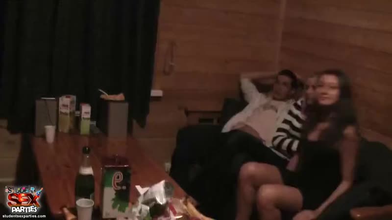 Русские втроем студенты секс, красивый секс со зрелым мужчиной в кресле