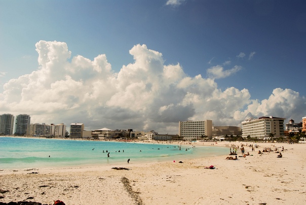 Пляжи мексики канкун. Канкун мексика. Пляж чак мул мексика. Канкун пляжи. Карибское море канкун.