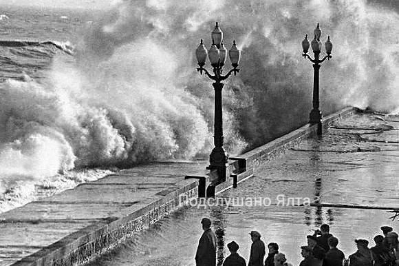 Шторм XX века в Ялте🌊Зимой 1969 года на Ялту обрушился...