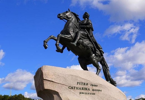 Сон майора Батурина Памятник императору Петру Первому в Санкт-Петербурге давно уже стал одной из главных достопримечательностей города на Неве. Открыт он был в августе 1782 года и стал первым